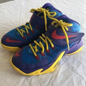Nike Zoom LeBron Soldier VIII (Size 3.5)